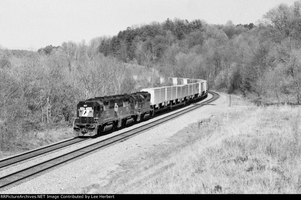 NS 7044 on train #221.